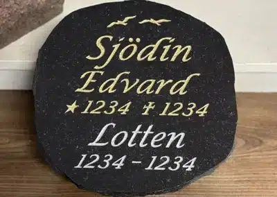 Mindre gravsten Töreboda Stenhuggeri