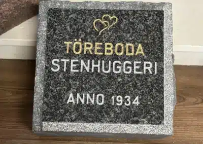 Mindre gravsten Töreboda Stenhuggeri